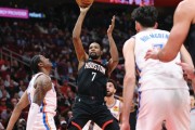 乐鱼体育官方网站-末节16分大崩盘！火箭狂抢60板仍被打爆，杜兰特23中7罕见迷失