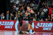 乐鱼体育官方网站-逆境淬炼终破局！深圳男篮时隔三年挺进CBA季后赛四强